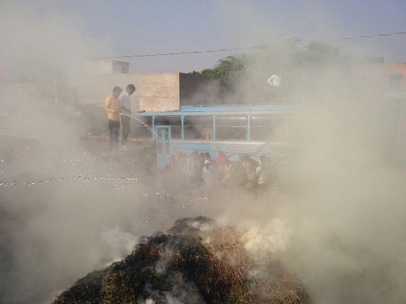 दिवाली के दिन सुबह लगी आग, बाड़े में रखा चारा जला